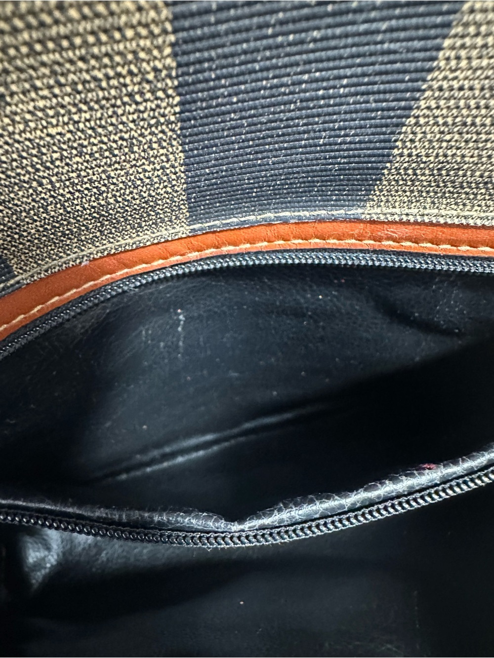 Vintage FENDI crossbody bag - Picture 11 of 15